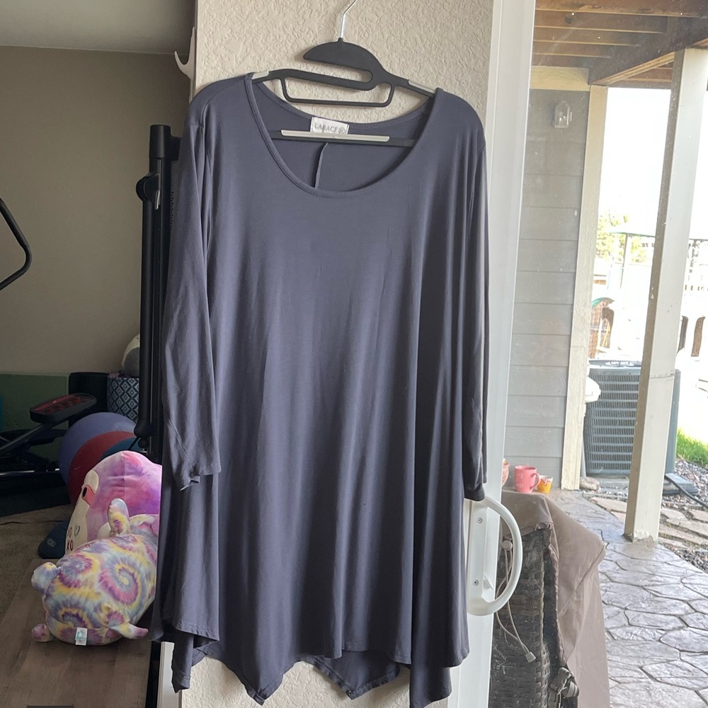 Larace blueish gray quarter Length sleeves round neck Sharktooth hem tunic. XL